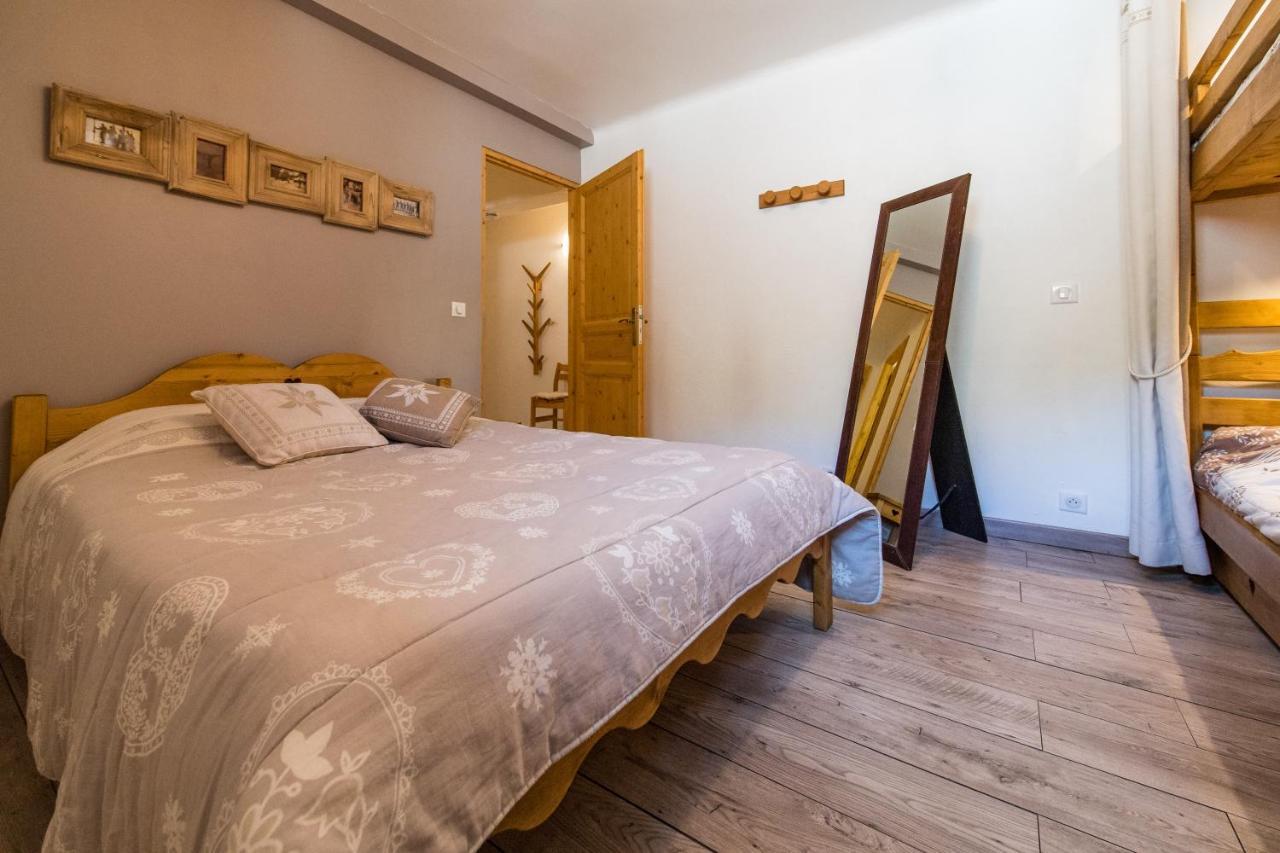 Ferienwohnung Fleurs et Neige Lanslevillard Exterior foto